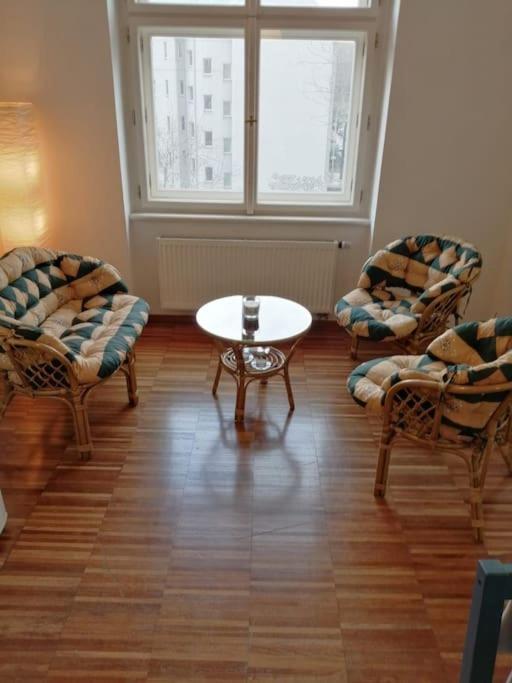 2 Bedrooms Close Vysehrad - Congress Centrum Praga Exterior foto